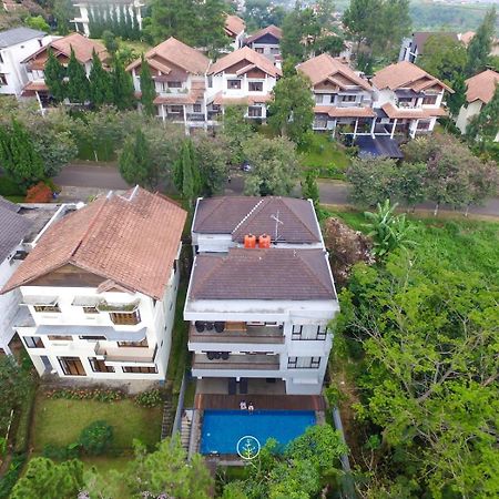 Hikari Hill View Villa 7 Bedrooms With A Private Swimming Pool And Billiard Бандунг Экстерьер фото