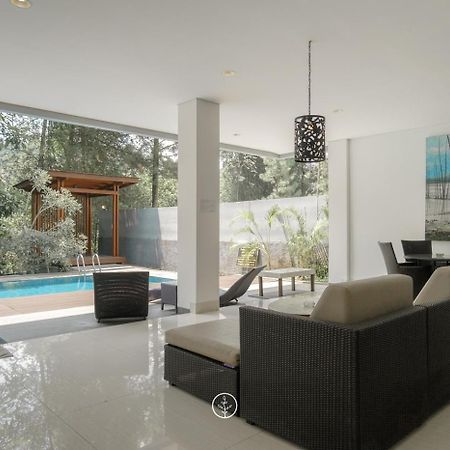 Hikari Hill View Villa 7 Bedrooms With A Private Swimming Pool And Billiard Бандунг Экстерьер фото