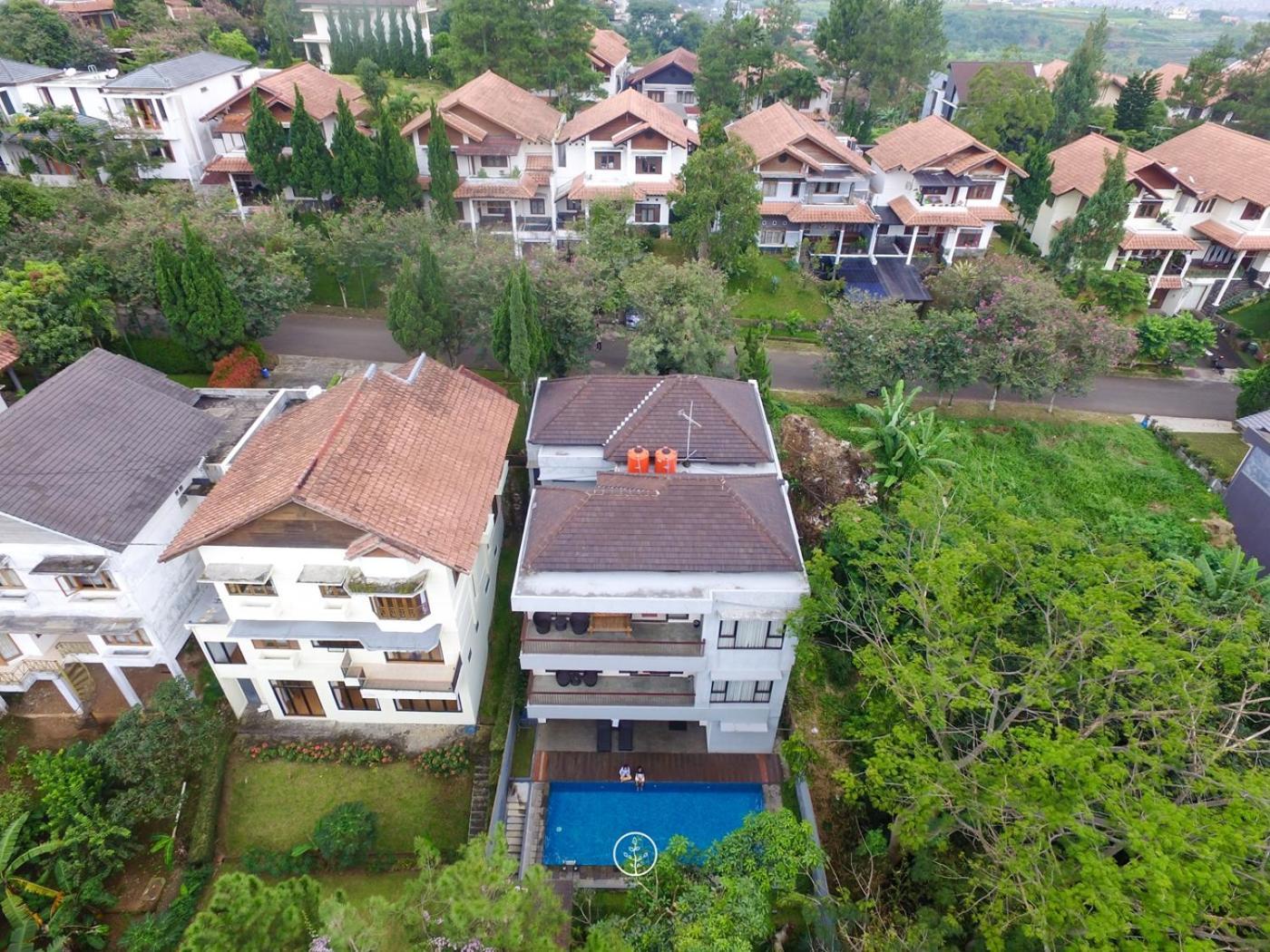 Hikari Hill View Villa 7 Bedrooms With A Private Swimming Pool And Billiard Бандунг Экстерьер фото