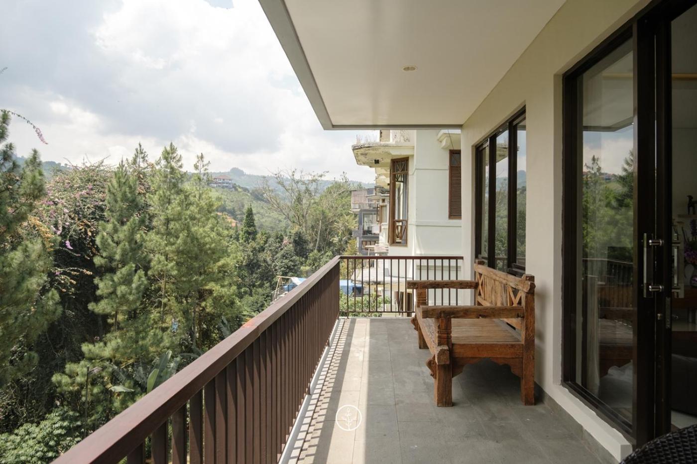 Hikari Hill View Villa 7 Bedrooms With A Private Swimming Pool And Billiard Бандунг Экстерьер фото